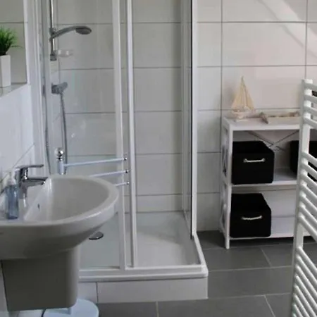 Ledwig, Emmi דירה *