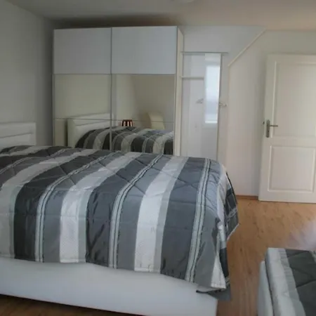 Ledwig, Emmi Lejlighed *